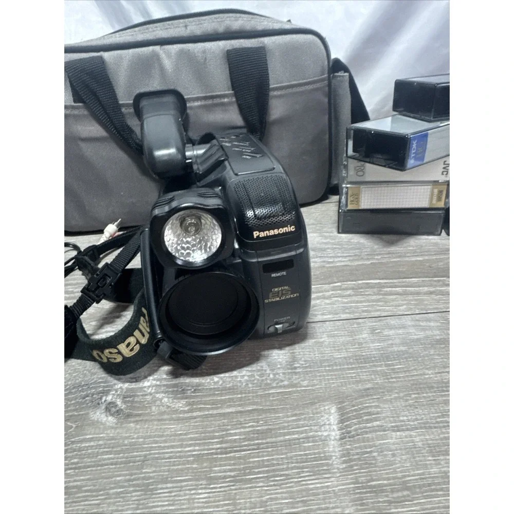 Panasonic PV-IQ604 Palmcorder IQ Digital VHS-C Camcorder, No Battery, Tested